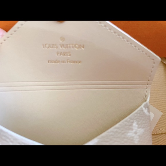 LV Kirigami by the pool - Picture 3 of 4